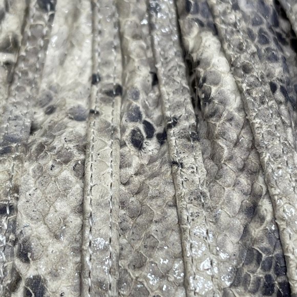 Rodo Roccia Clutch w/Chain in Grey Embossed Leather - Picture 7 of 8